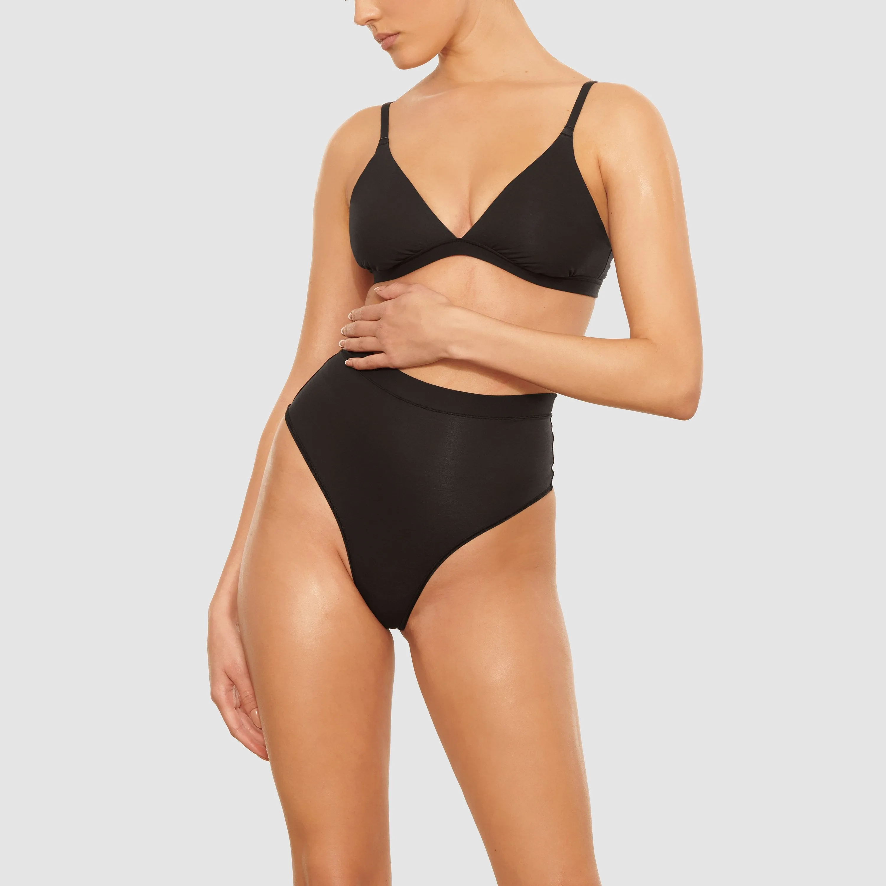 BODY BASICS TRIANGLE BRALETTE | ONYX